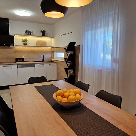 Beautiful Holiday Home "Villa Luka" Kaštel Štafilić Exteriér fotografie