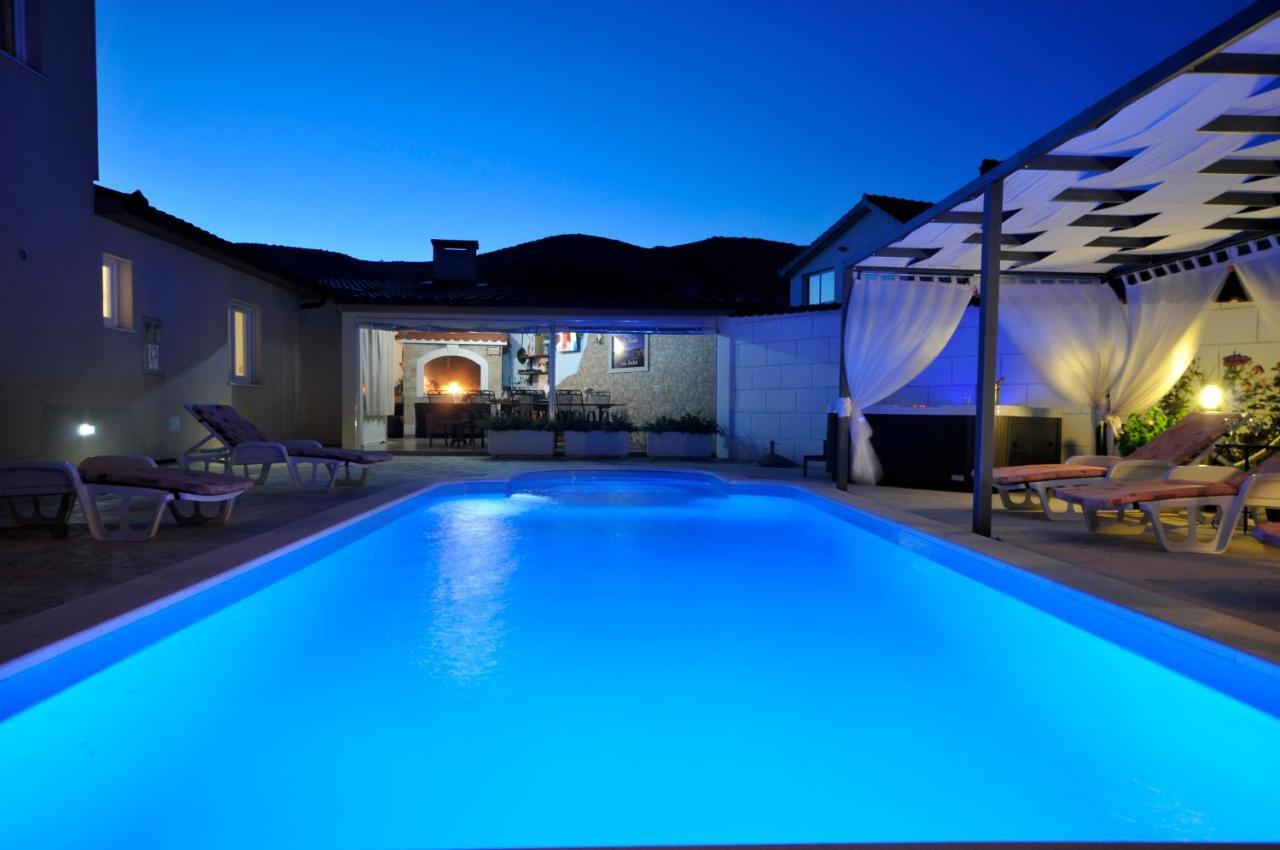 Beautiful Holiday Home "Villa Luka" Kaštel Štafilić Exteriér fotografie