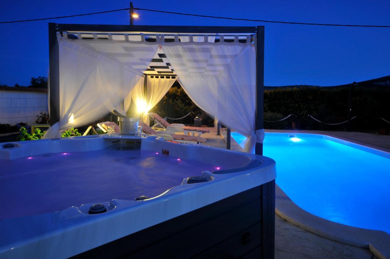 Beautiful Holiday Home "Villa Luka" Kaštel Štafilić Exteriér fotografie