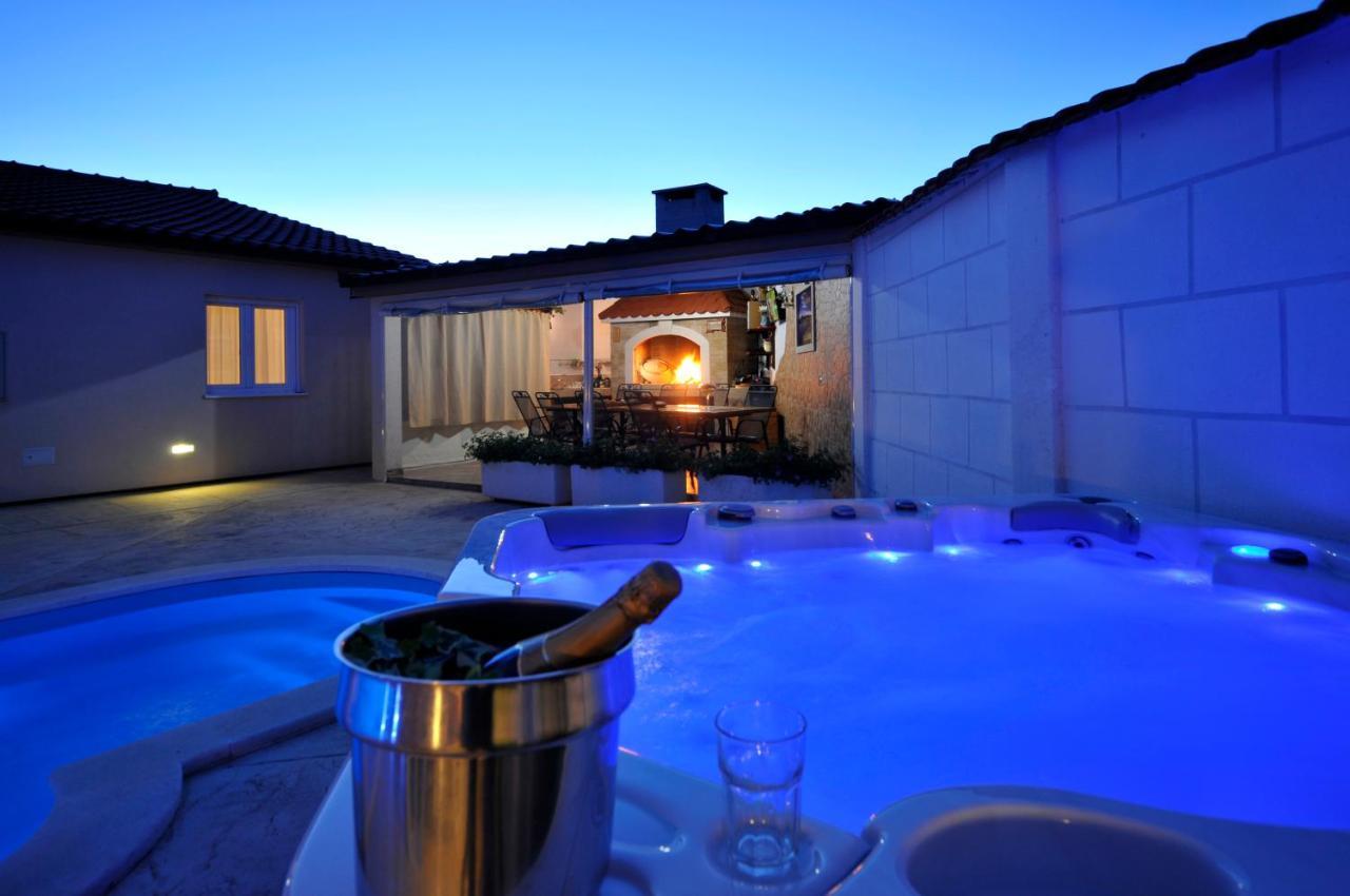 Beautiful Holiday Home "Villa Luka" Kaštel Štafilić Exteriér fotografie