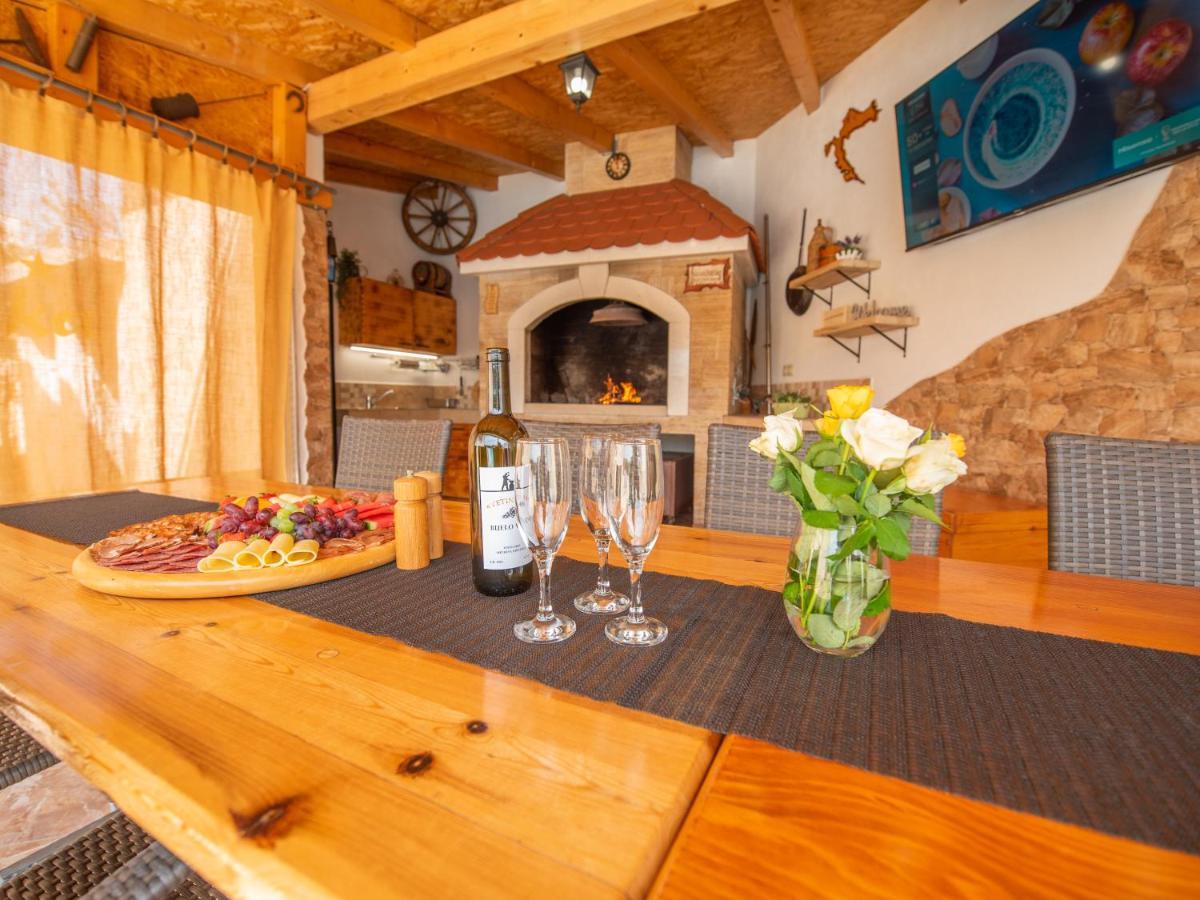 Beautiful Holiday Home "Villa Luka" Kaštel Štafilić Exteriér fotografie
