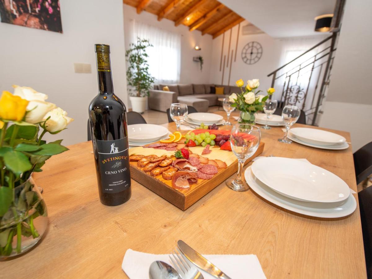 Beautiful Holiday Home "Villa Luka" Kaštel Štafilić Exteriér fotografie